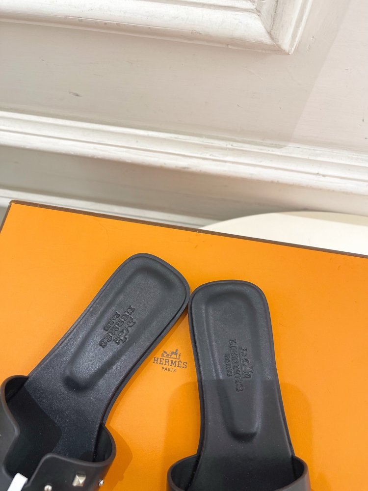 Шлепанцы женские фото 7