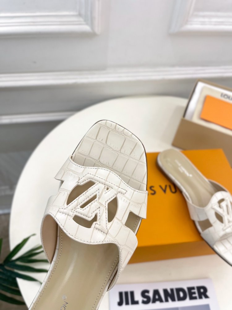 Шлепанцы женские фото 7