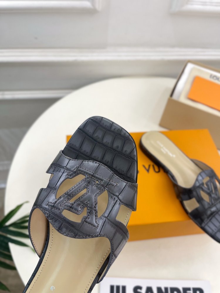 Шлепанцы женские фото 7