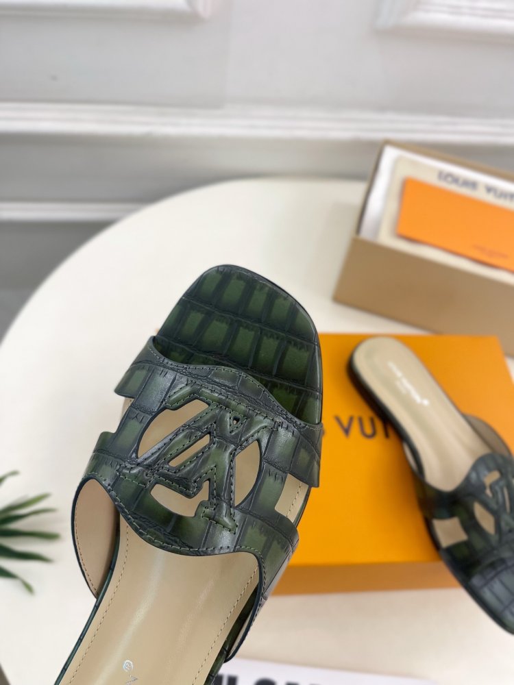 Шлепанцы женские фото 7