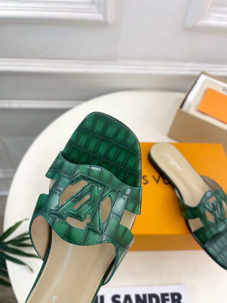 Шлепанцы женские фото 7