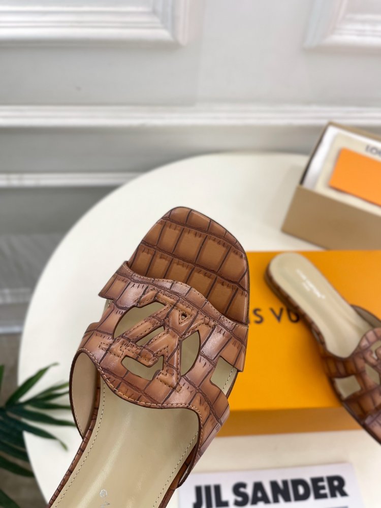 Шльопанці жіночі фото 7