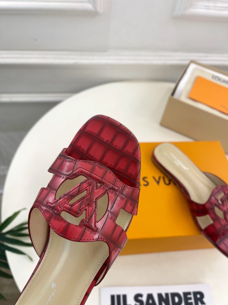 Шльопанці жіночі фото 7