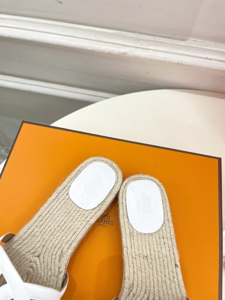 Шлепанцы женские фото 7