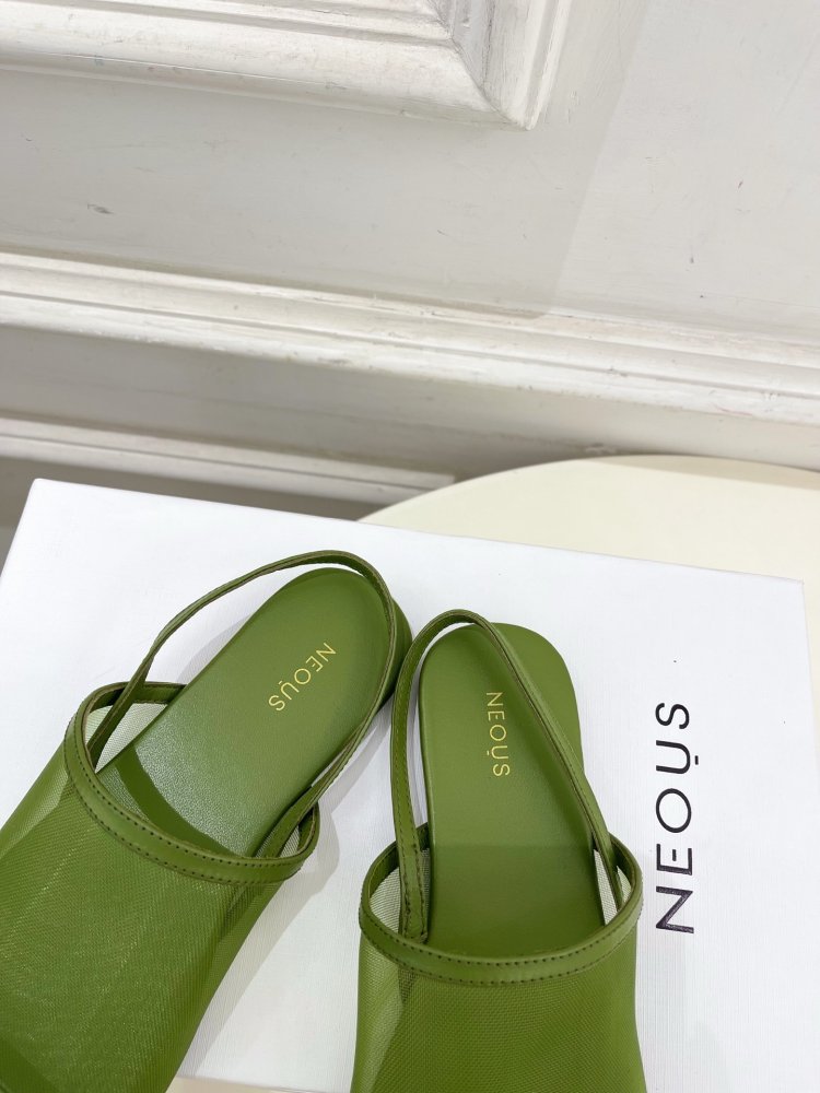 Шлепанцы женские фото 7