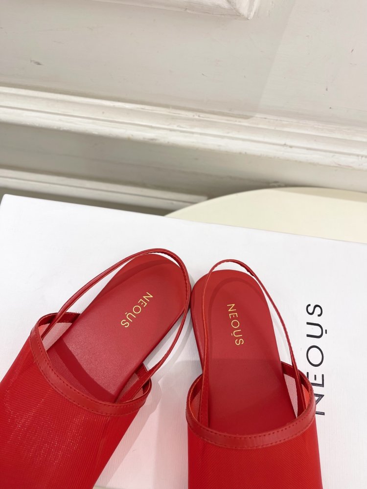 Шльопанці жіночі фото 7