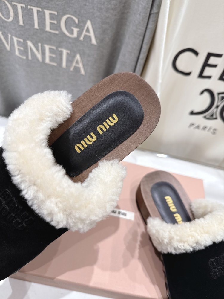 Шльопанці жіночі фото 7