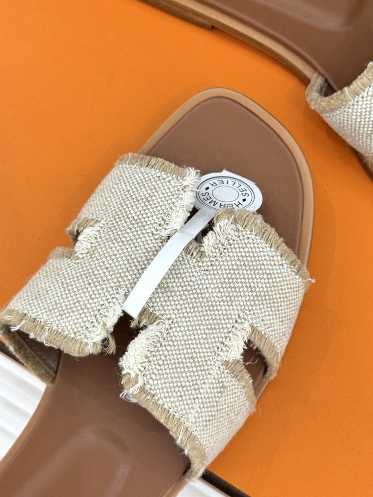 Шльопанці жіночі фото 7