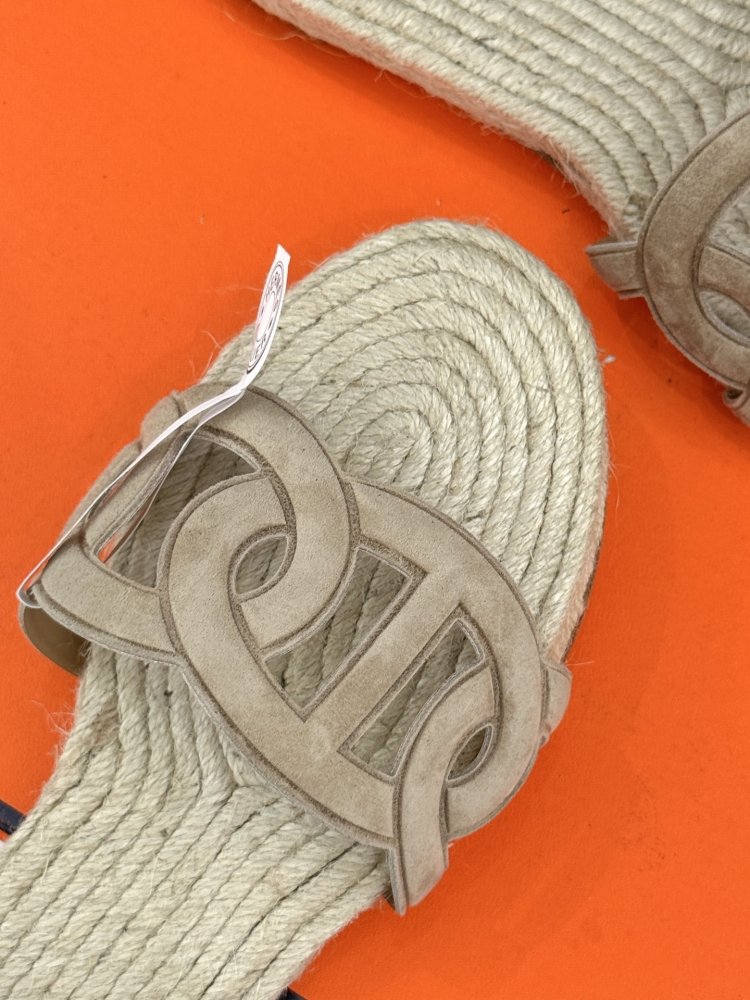 Шльопанці жіночі фото 7