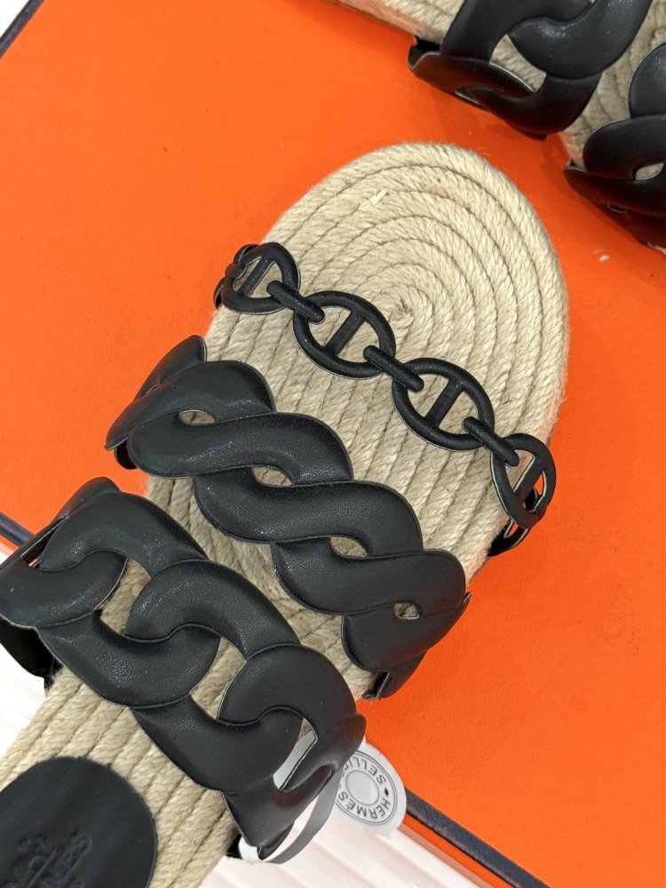 Шльопанці жіночі фото 7