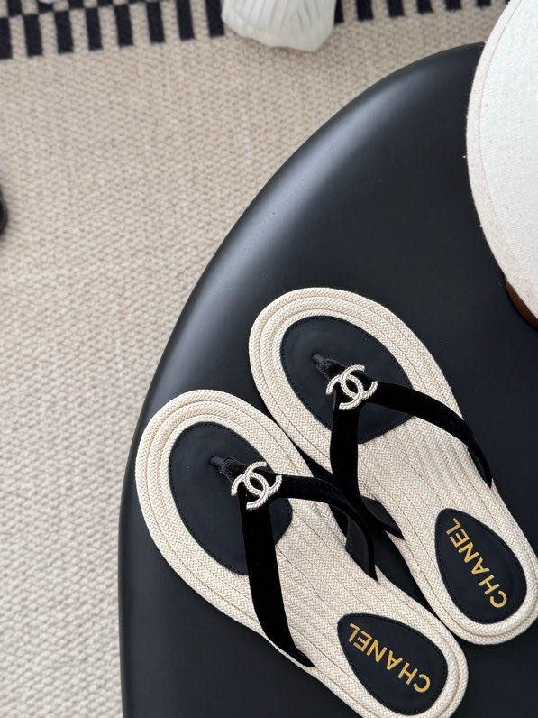 Шльопанці жіночі фото 7