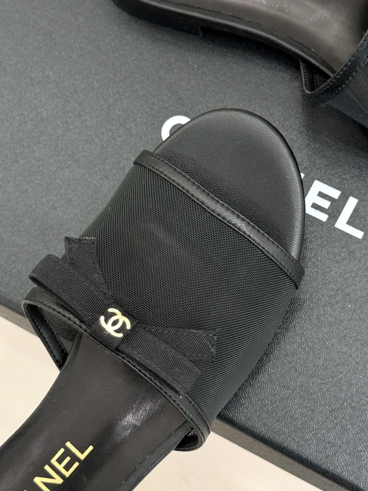 Шлепанцы женские фото 7