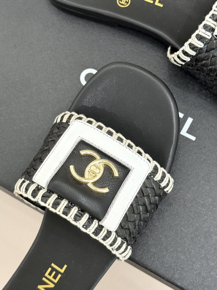 Шлепанцы женские фото 7