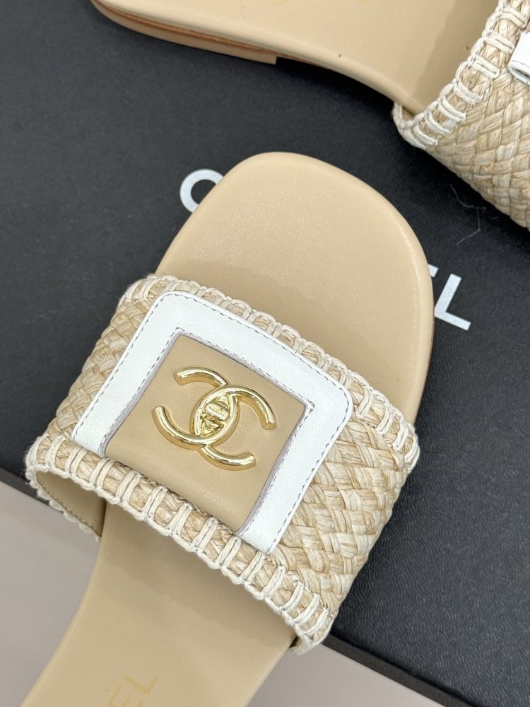 Шлепанцы женские фото 7