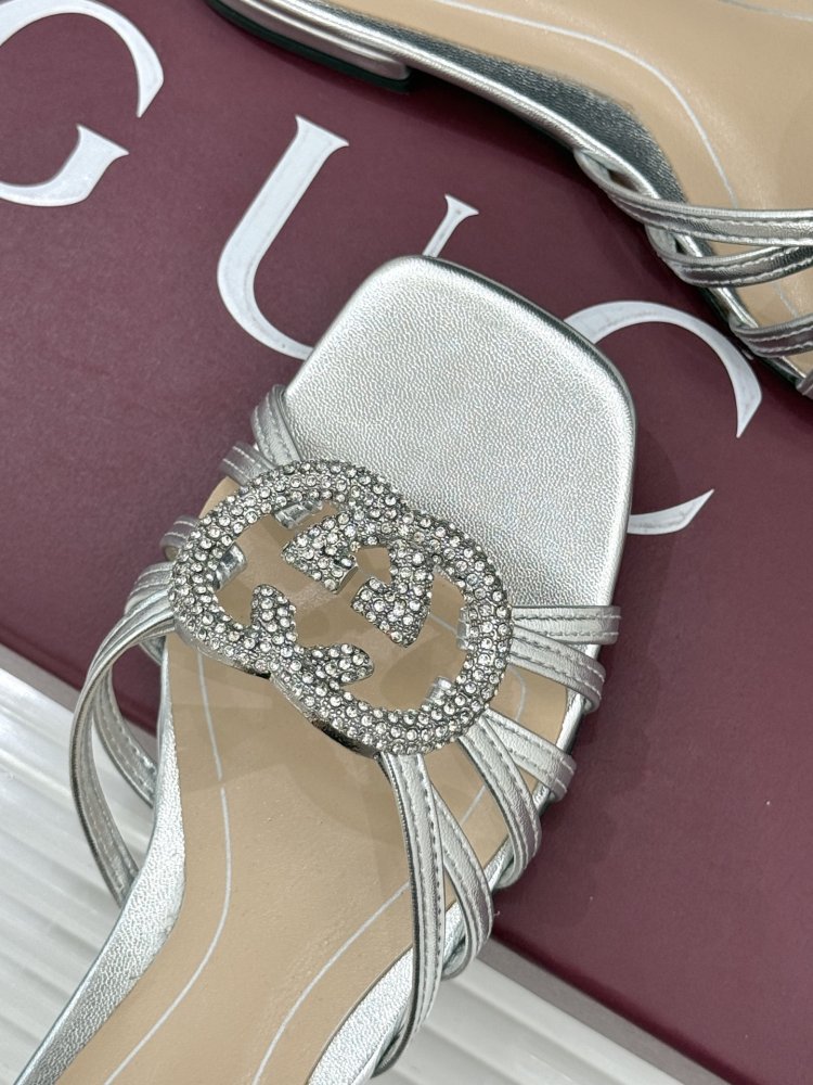 Шльопанці жіночі фото 7