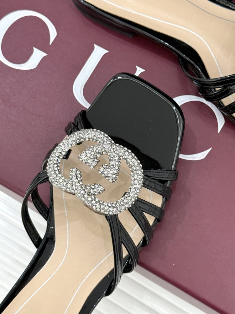 Шльопанці жіночі фото 7