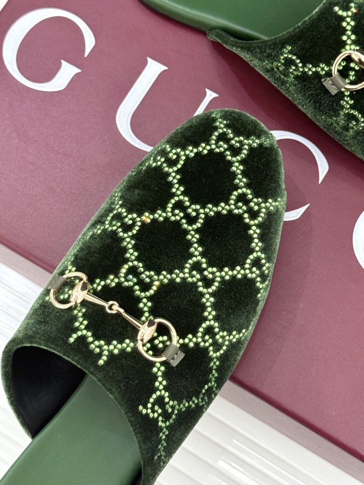 Шльопанці жіночі фото 7