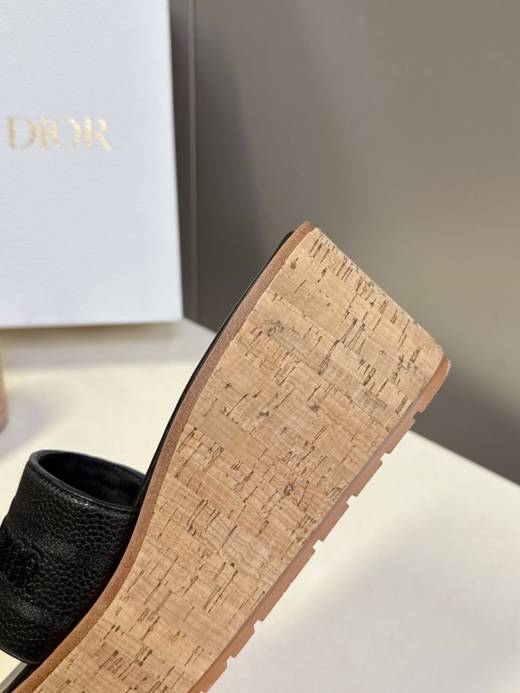 Шлепанцы женские фото 7