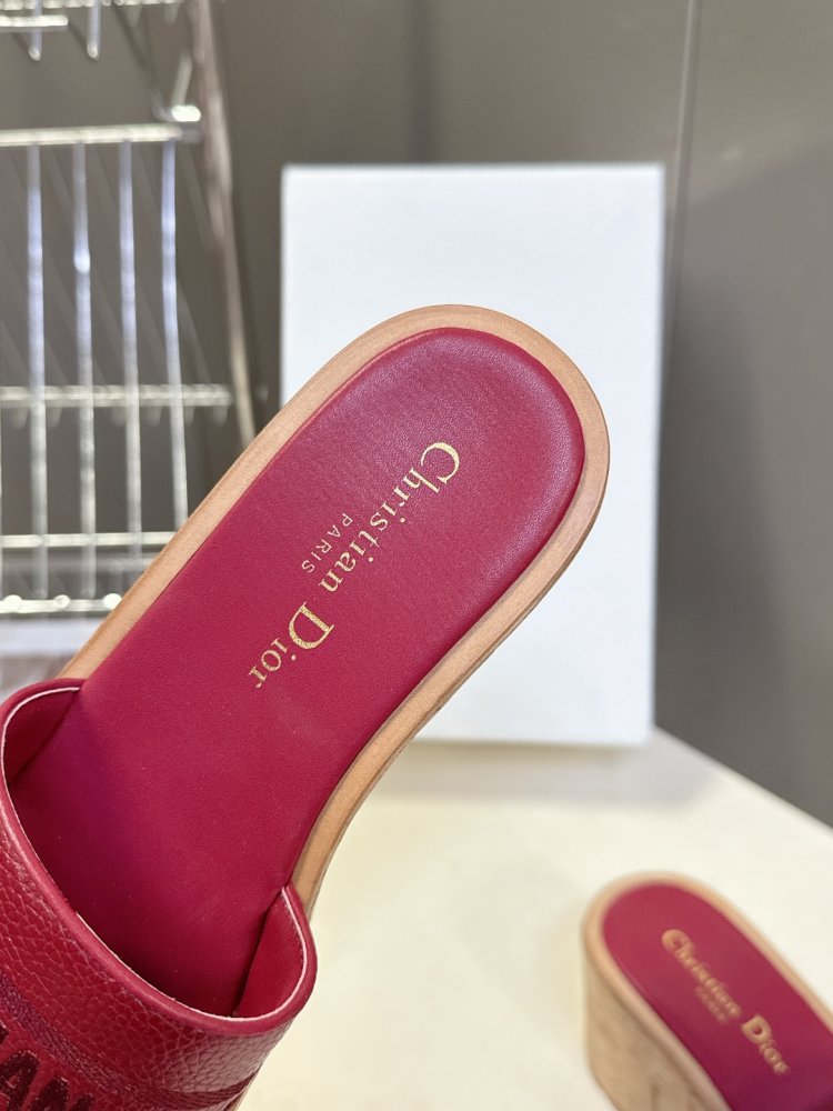 Шлепанцы женские фото 7