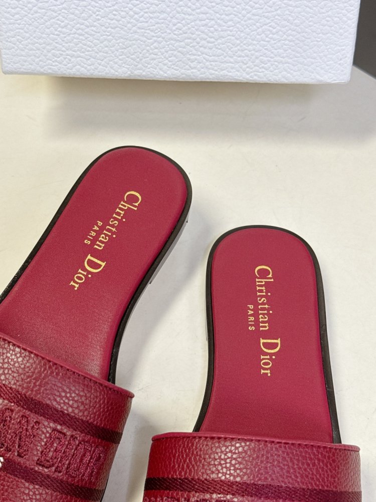 Шльопанці жіночі фото 7