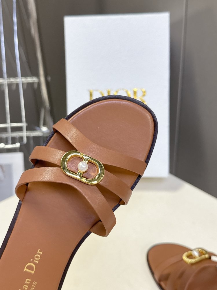 Шльопанці жіночі фото 7