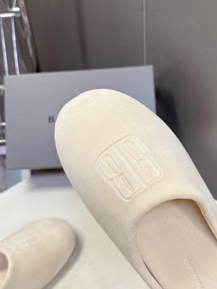 Шльопанці жіночі фото 7