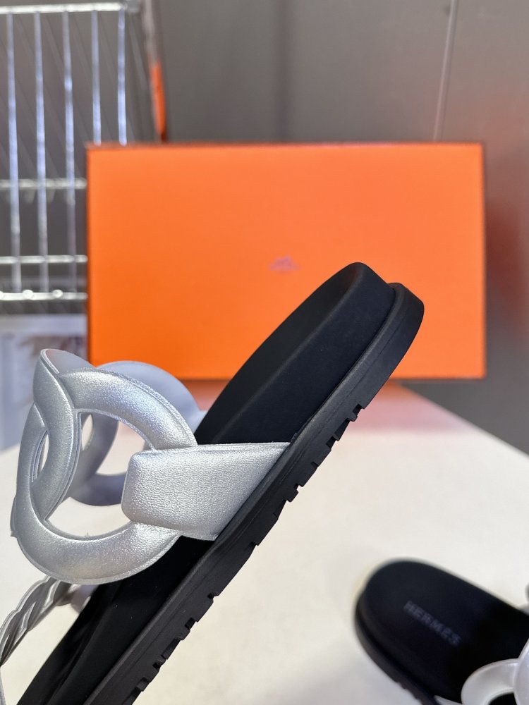 Шлепанцы женские фото 7