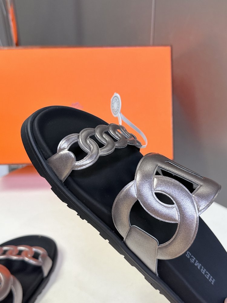 Шлепанцы женские фото 7