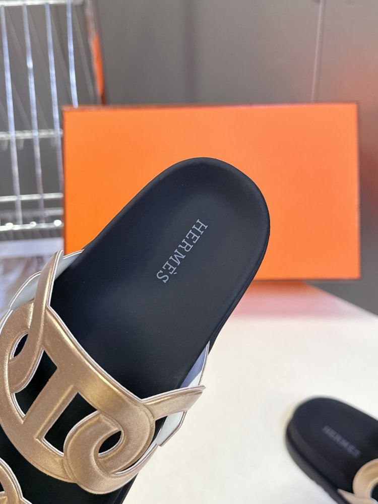 Шлепанцы женские фото 7