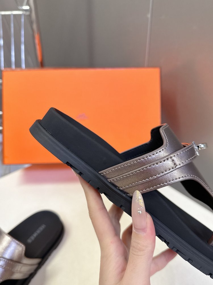 Шлепанцы женские фото 7