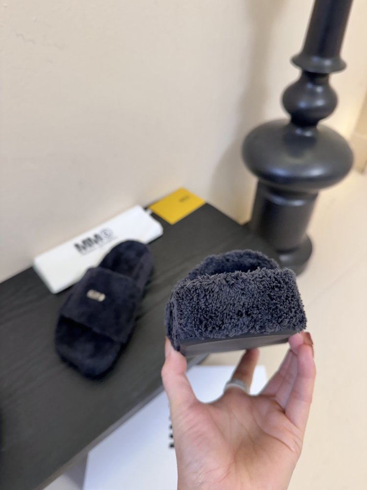 Шльопанці жіночі фото 7