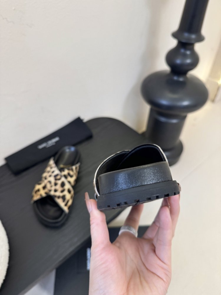 Шлепанцы женские фото 7