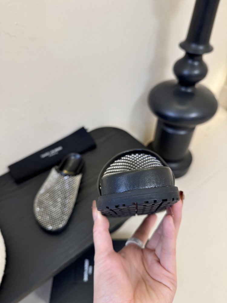 Шлепанцы женские фото 7