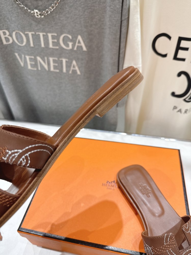 Шлепанцы женские фото 7