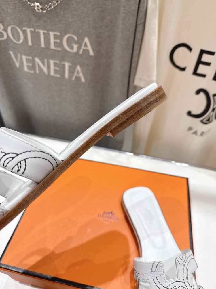 Шлепанцы женские фото 7