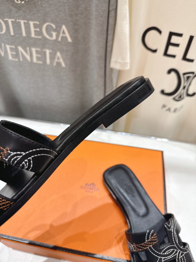 Шлепанцы женские фото 7