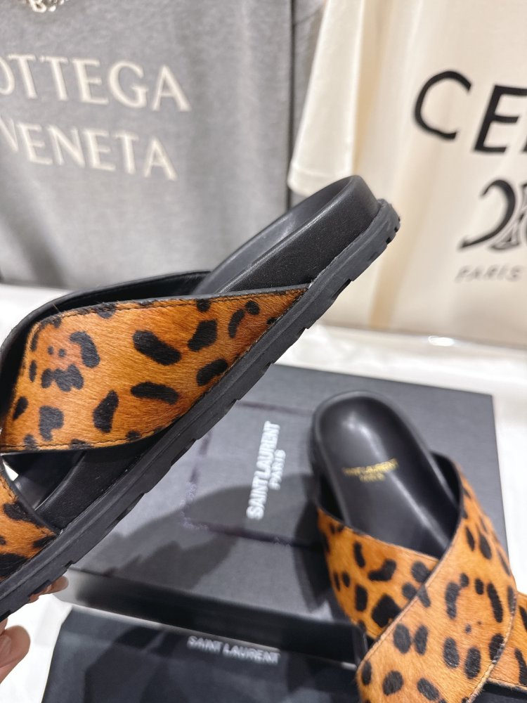 Шлепанцы женские фото 7