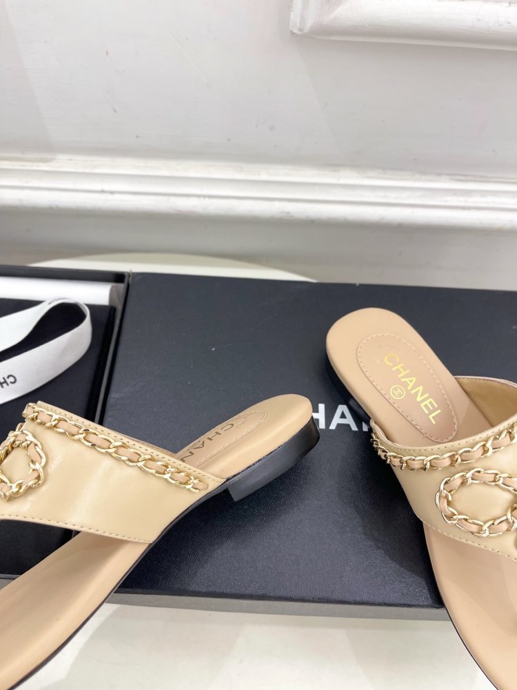 Шльопанці жіночі фото 8