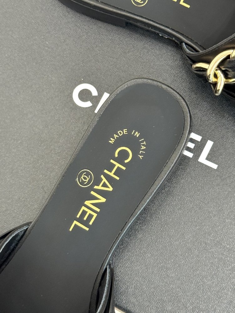 Шльопанці жіночі фото 8