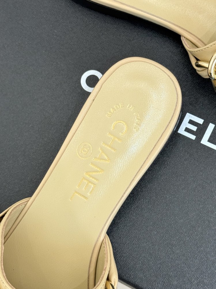 Шльопанці жіночі фото 8