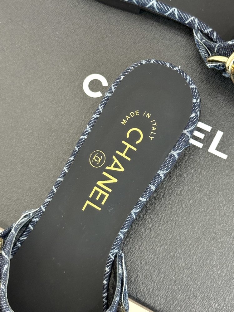 Шльопанці жіночі фото 8