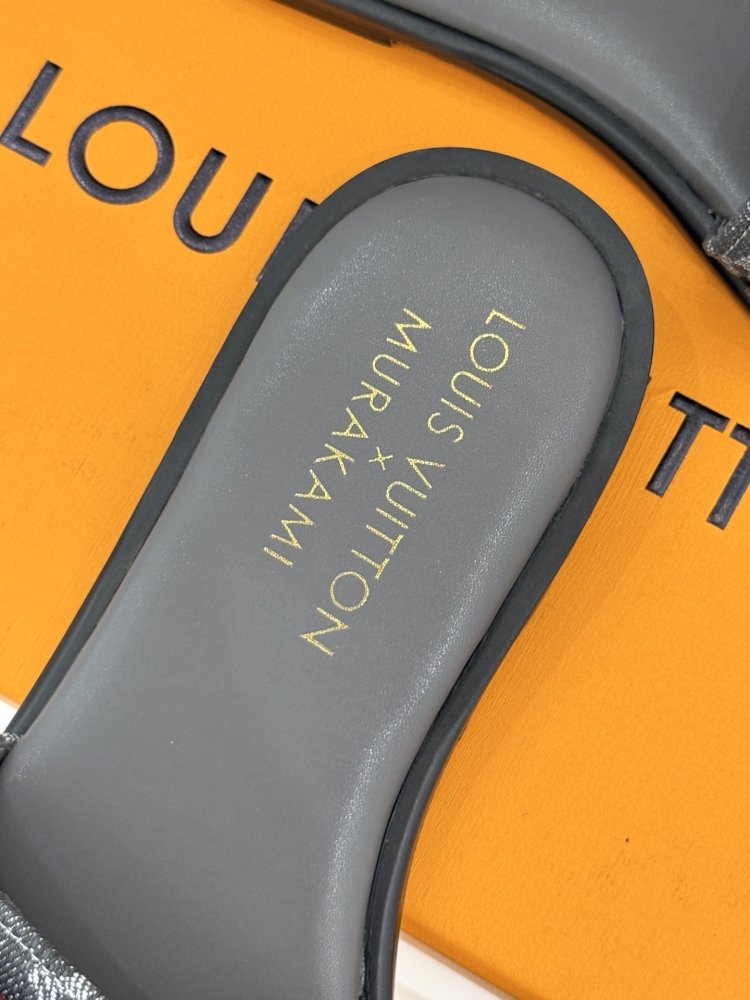 Шльопанці жіночі фото 8