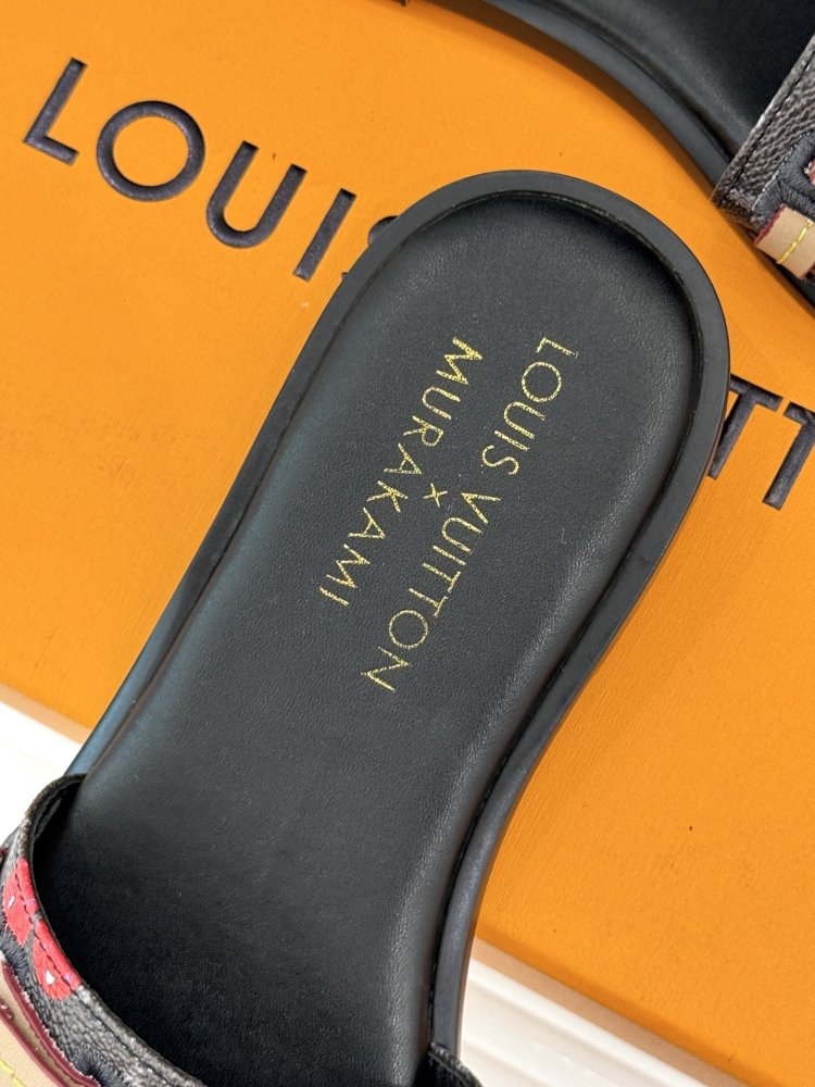 Шльопанці жіночі фото 8