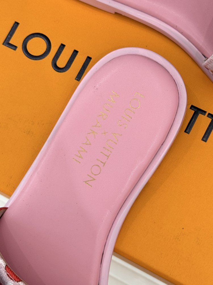 Шлепанцы женские фото 8