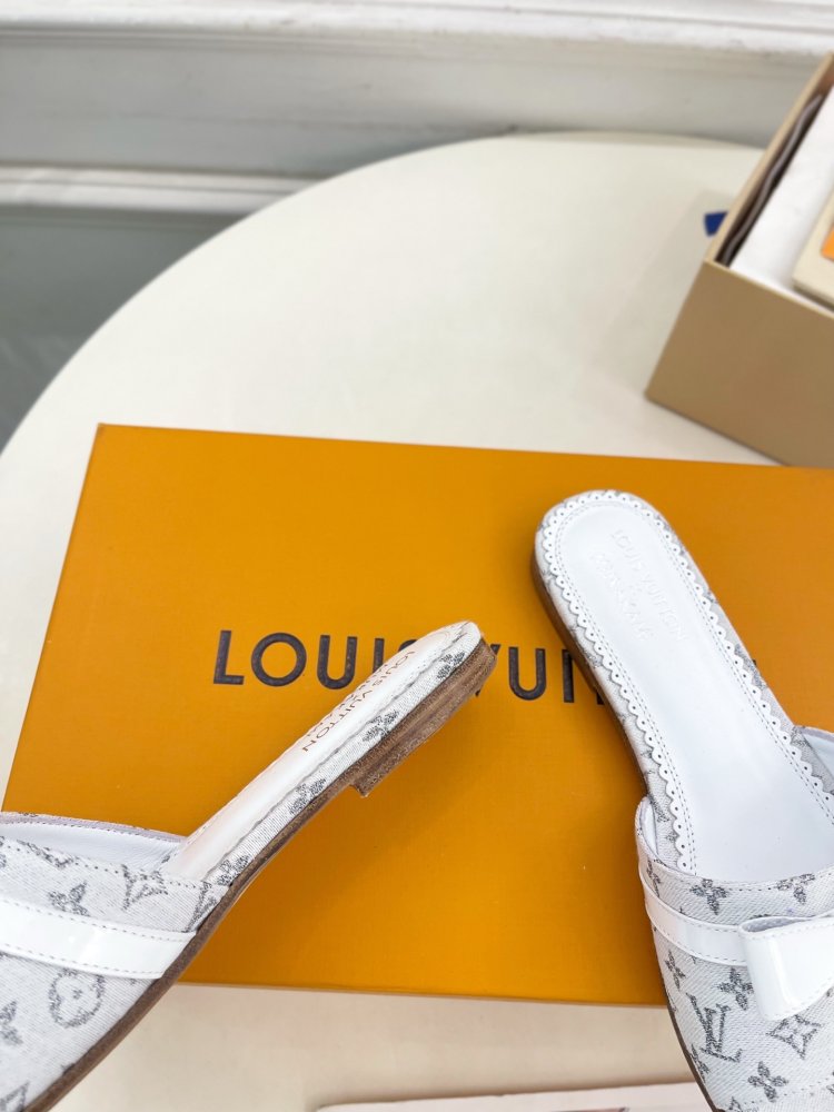 Шлепанцы женские фото 8