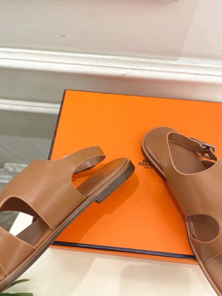 Шлепанцы женские фото 8