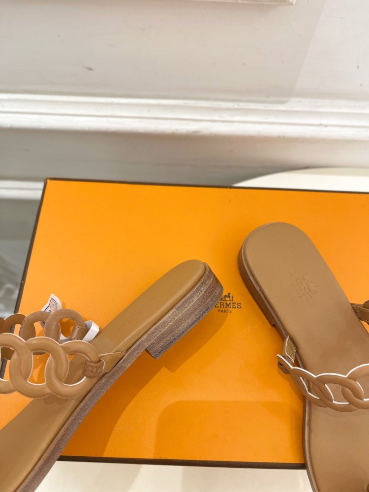 Шльопанці жіночі фото 8