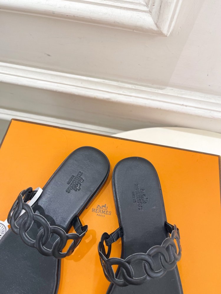 Шльопанці жіночі фото 8