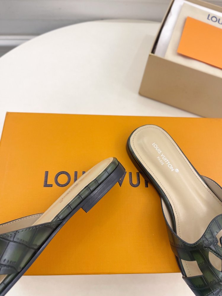 Шлепанцы женские фото 8