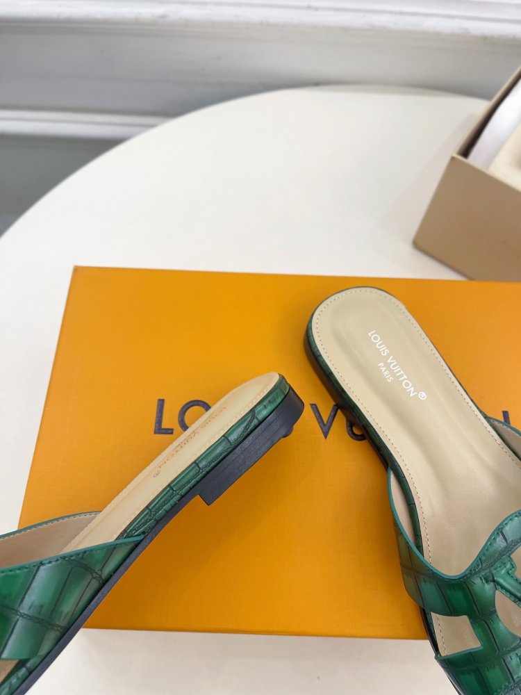 Шлепанцы женские фото 8